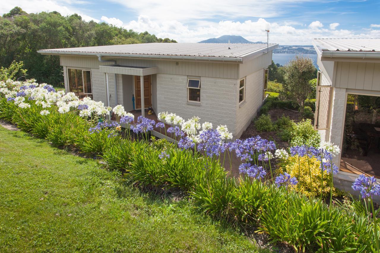 Te Moenga Lodge Taupo Exterior photo